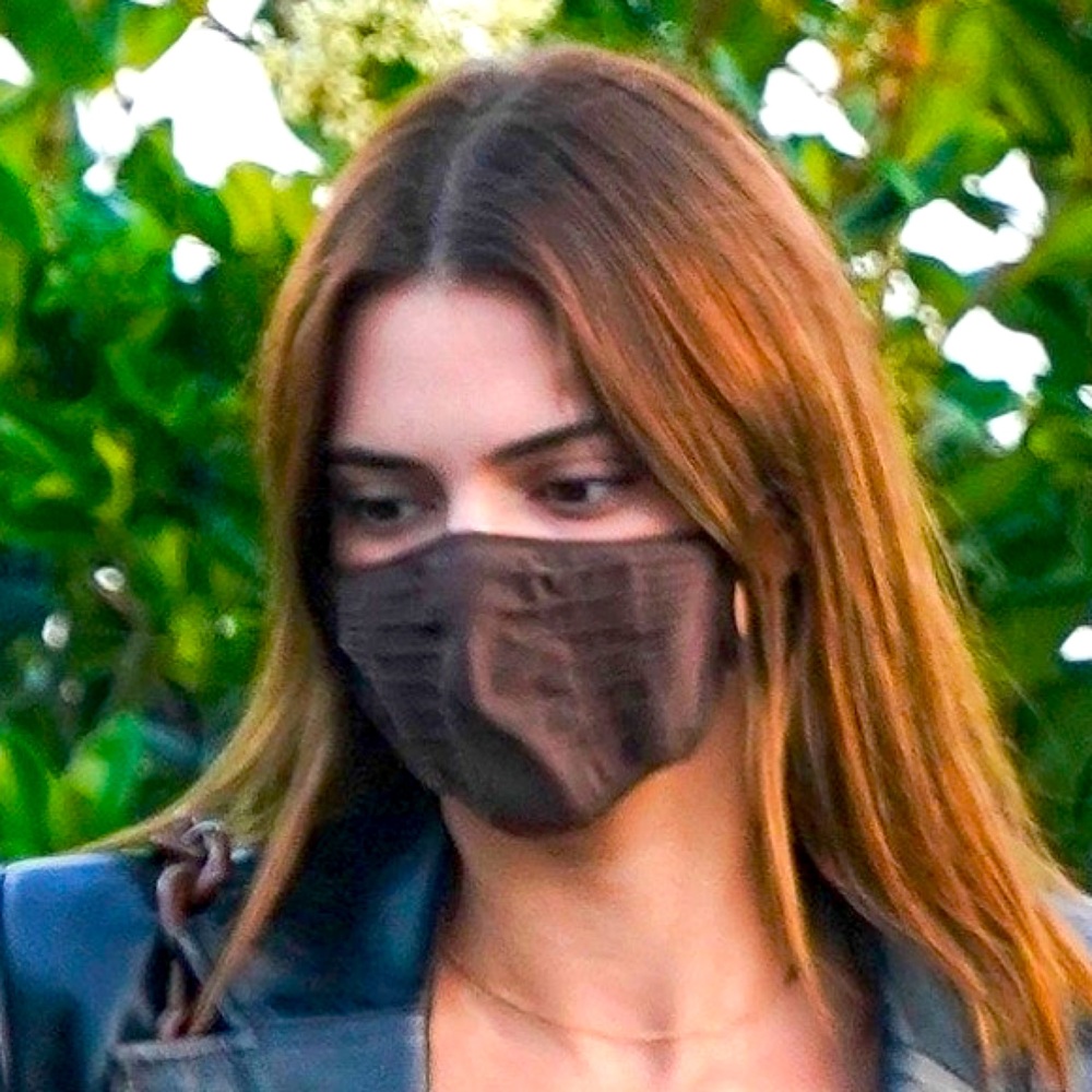 SKIMS Seamless Face Mask Cocoa